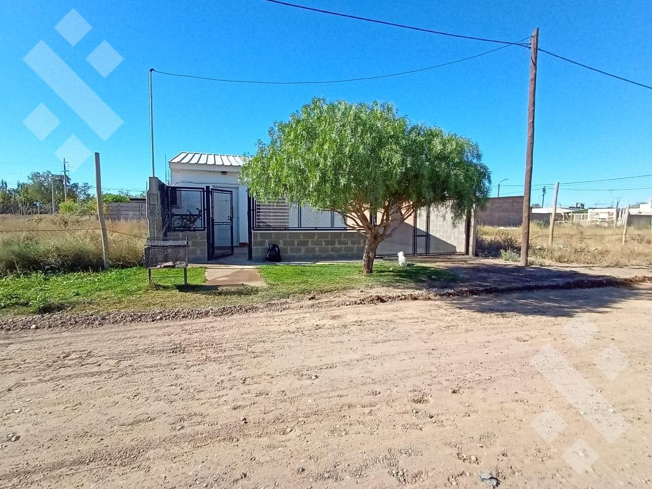 Casa 2 dormitorios + Casa a terminar 2 dorm.-Centenario
