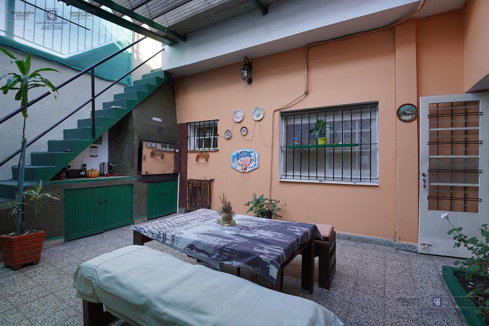 Venta PH 3 ambientes con patio y terraza,zona Parque Chacabuco.