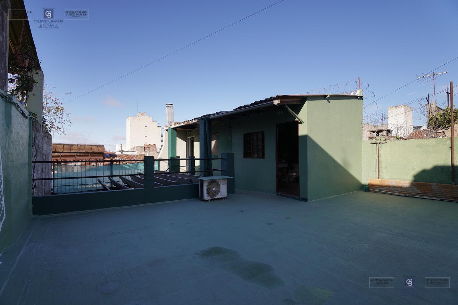 Venta PH 3 ambientes con patio y terraza,zona Parque Chacabuco.
