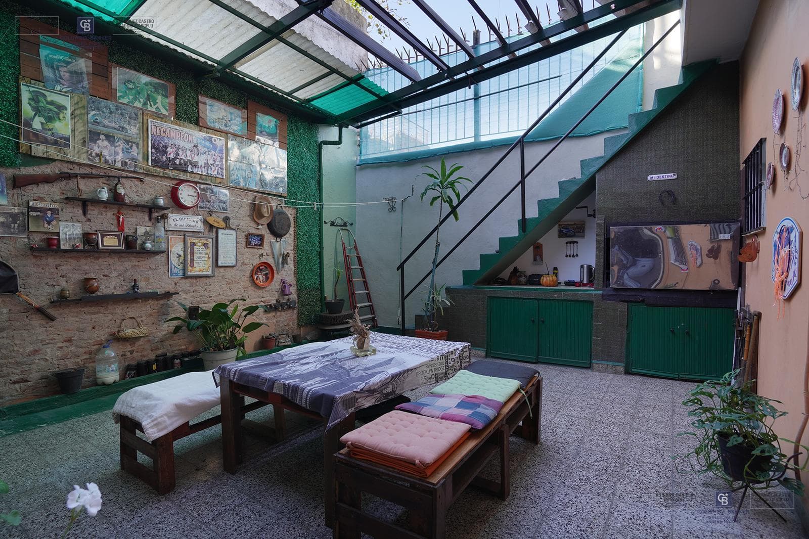 Venta PH 3 ambientes con patio y terraza,zona Parque Chacabuco.