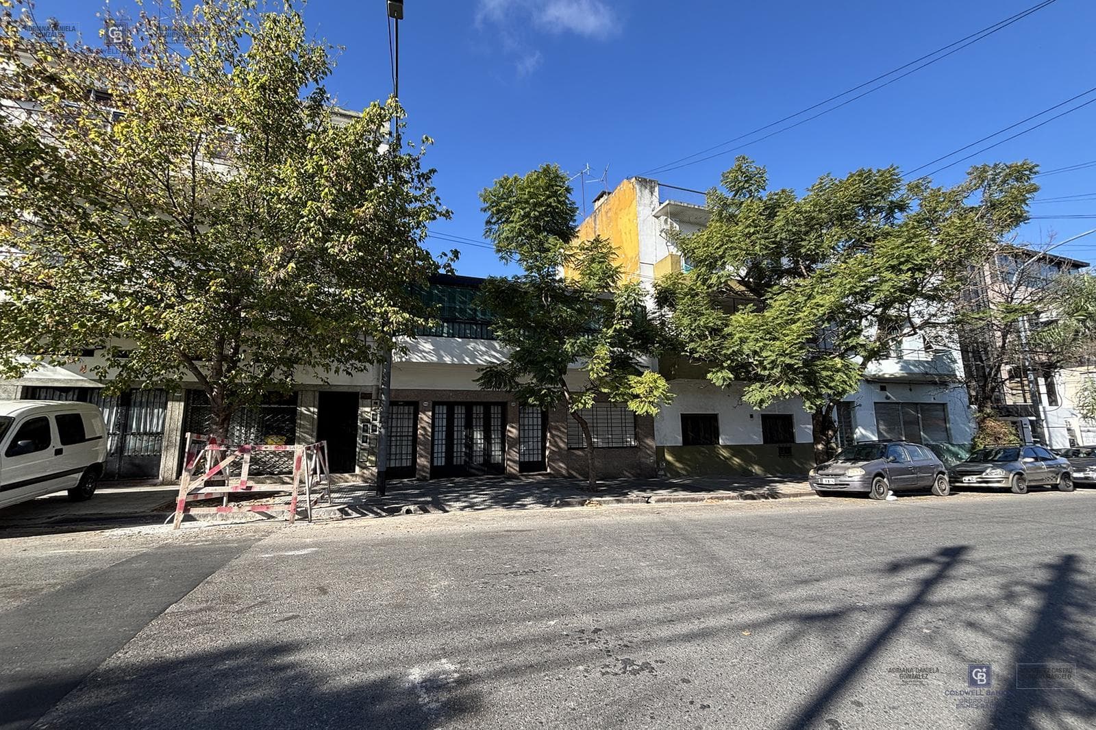 Venta PH 3 ambientes con patio y terraza,zona Parque Chacabuco.
