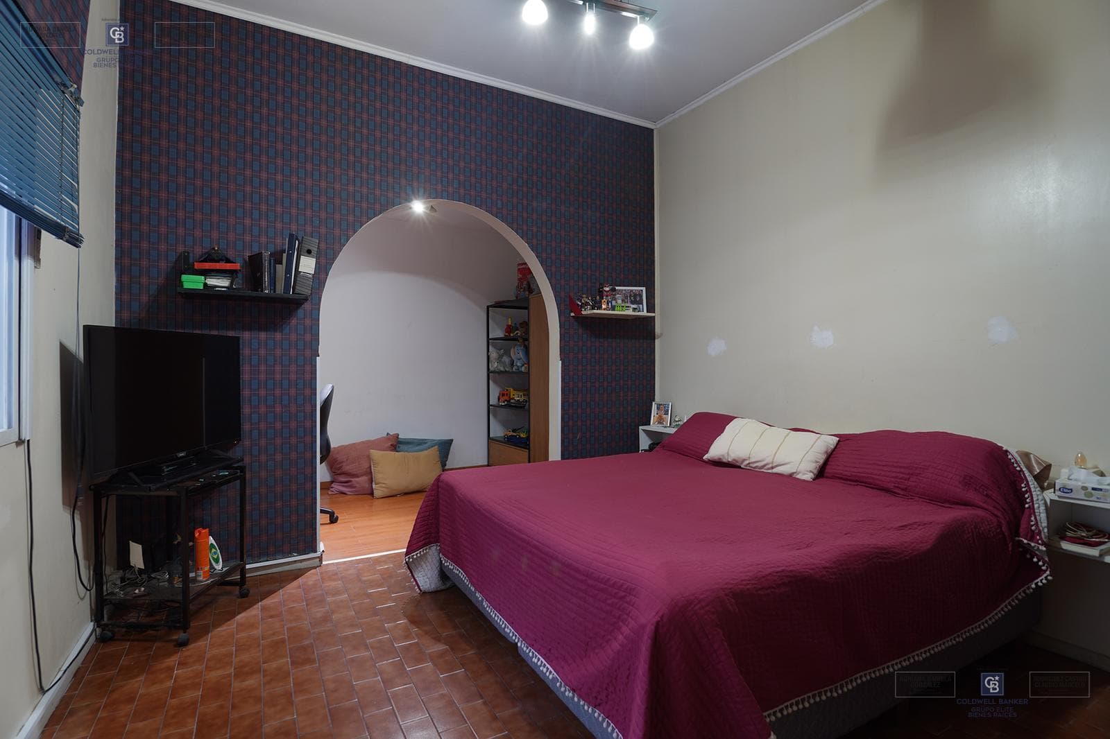 Venta PH 3 ambientes con patio y terraza,zona Parque Chacabuco.