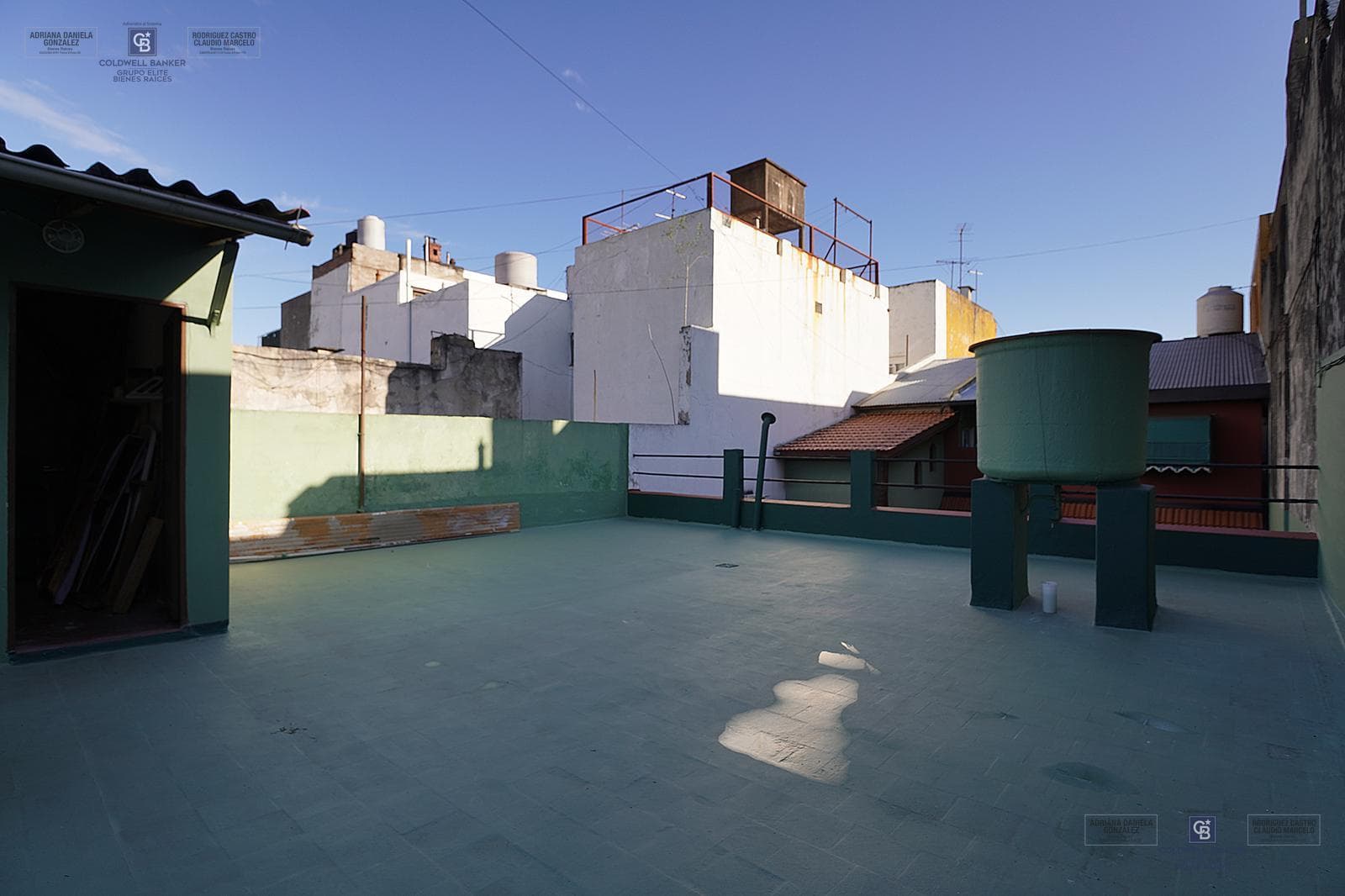 Venta PH 3 ambientes con patio y terraza,zona Parque Chacabuco.