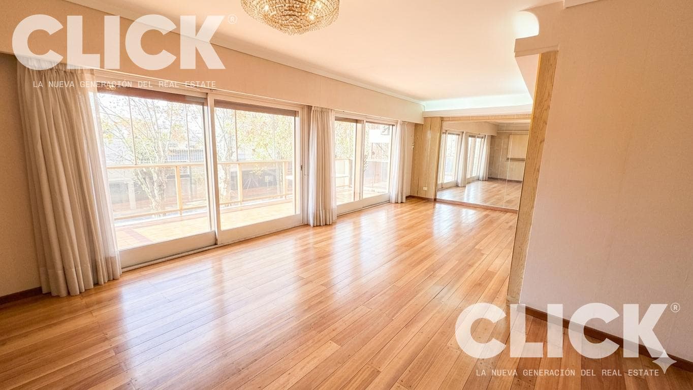 5-room apartment for sale with a balcony and a maid's quarters in Villa Crespo