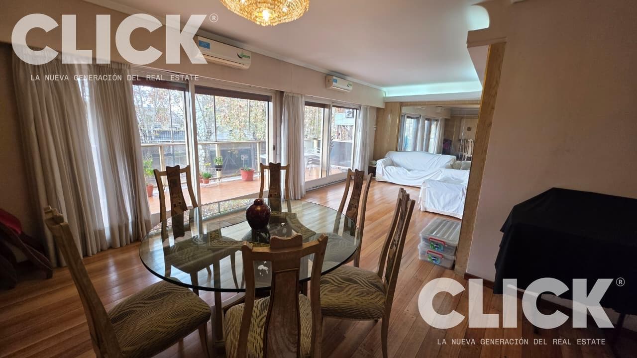 5-room apartment for sale with a balcony and a maid's quarters in Villa Crespo