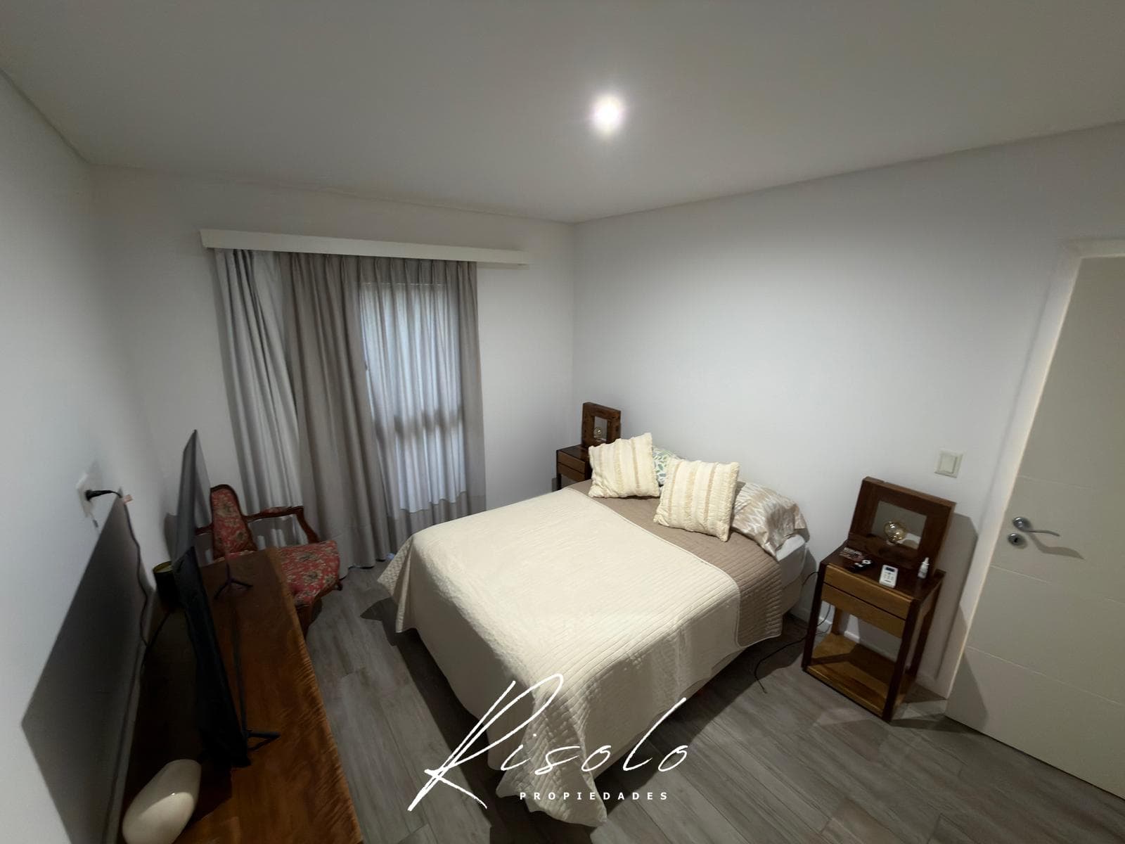House for Sale. 3 bedrooms. Pool, Living Fence, Excellent Quality, Gated Community, Escobar