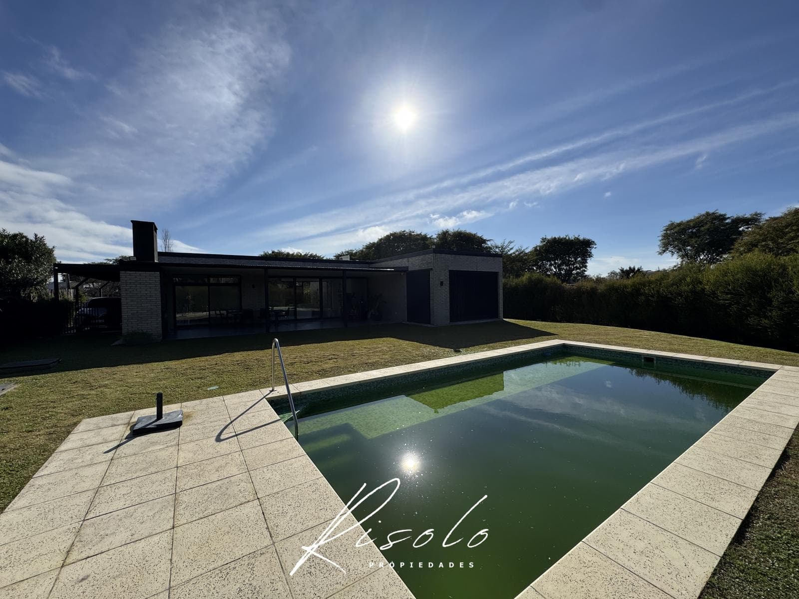 House for Sale. 3 bedrooms. Pool, Living Fence, Excellent Quality, Gated Community, Escobar