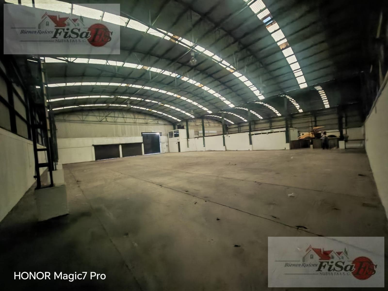 Commercial warehouse in the Granjas Banthi Subdivision