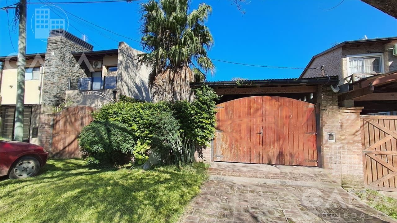 Venta Casa Pueblo Esther 3 dormitorios cochera pileta y Quincho. Permuta