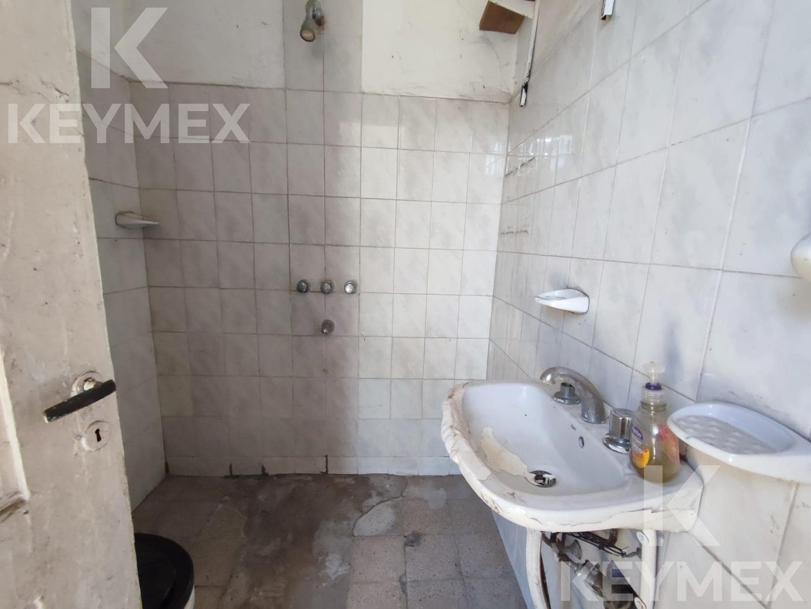 For Sale: Townhouse - 3 Bedrooms - 42nd Street between 3rd and 4th Streets