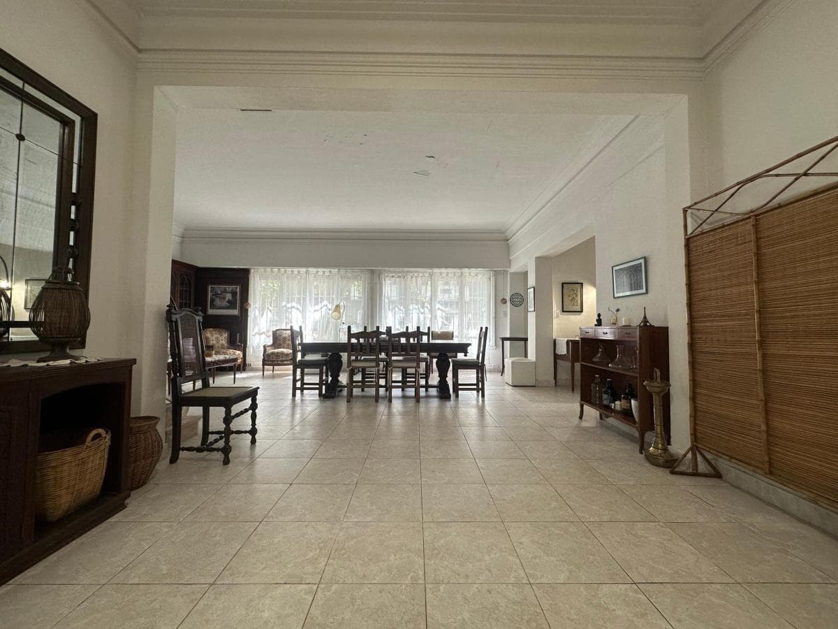 Large Chalet with Garage on the Corner of Córdoba and Falucho