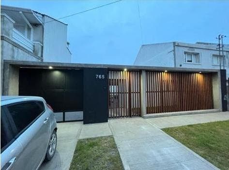 3-Bedroom House, Completely Renovated, San Carlos Neighborhood