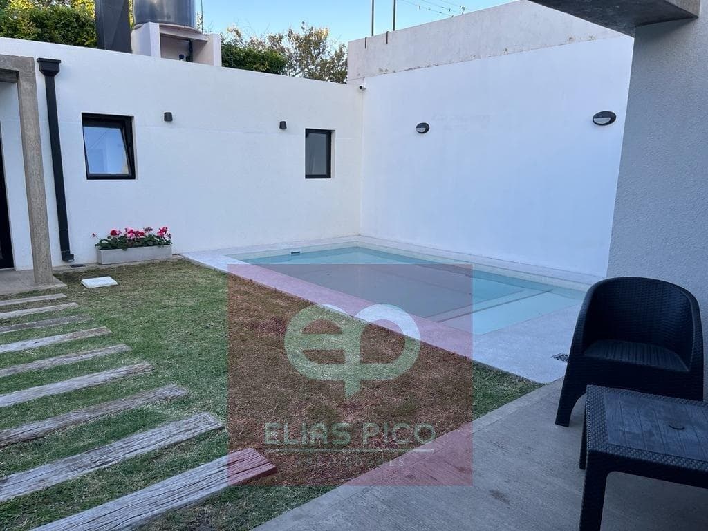 3-Bedroom House, Completely Renovated, San Carlos Neighborhood