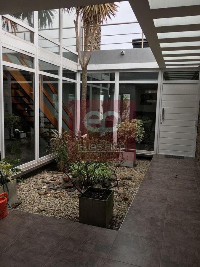 Excellent Home with a Large Garden and Indoor Pool