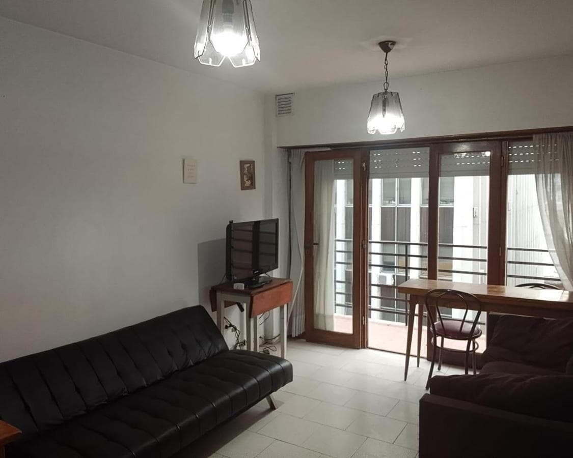 STUDENT RENTAL - 2-room apartment facing the street - Colón neighborhood