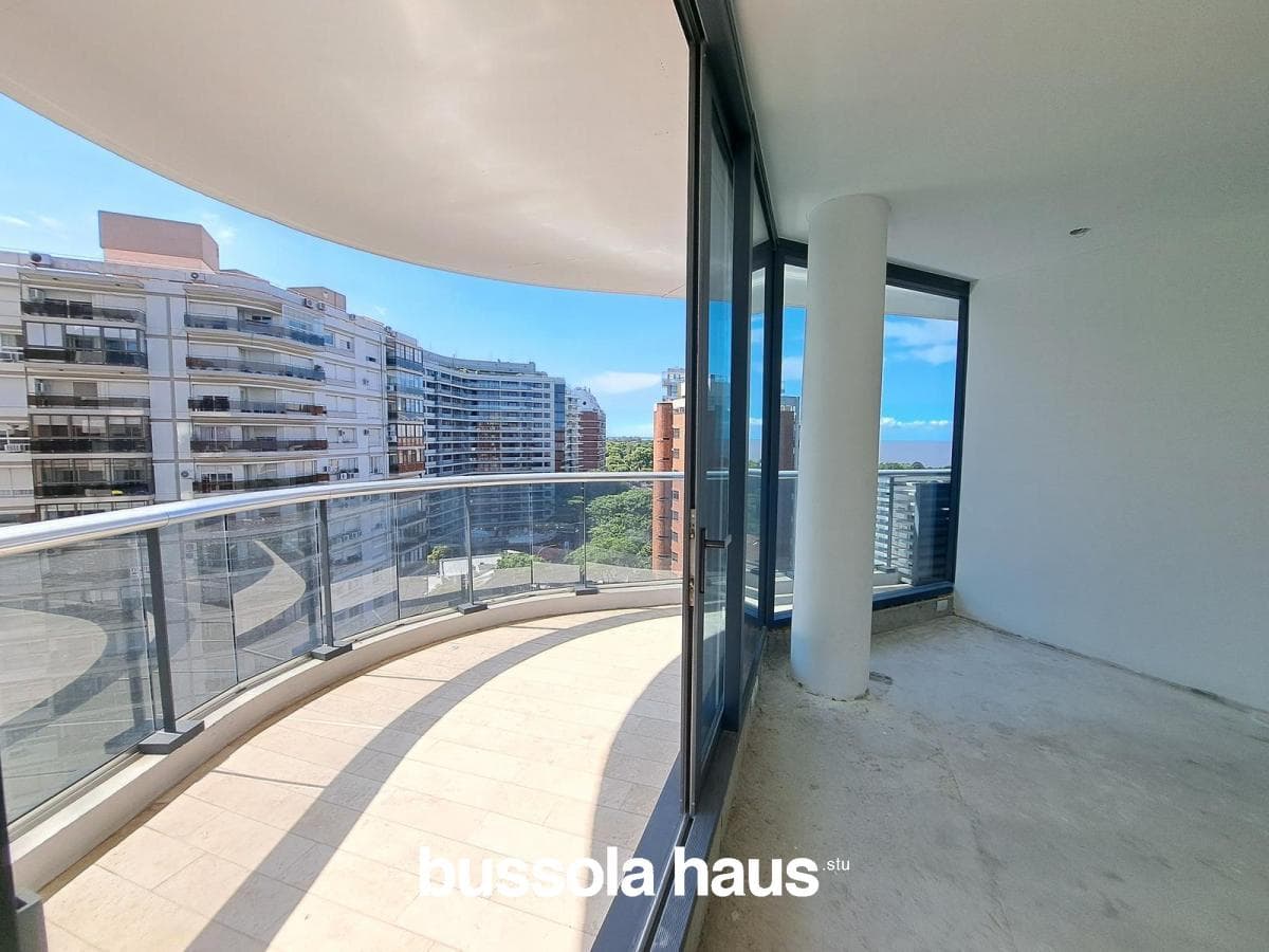 Brand-new 3-bedroom apartment for sale in the Selene building in La Lucila, Vicente López