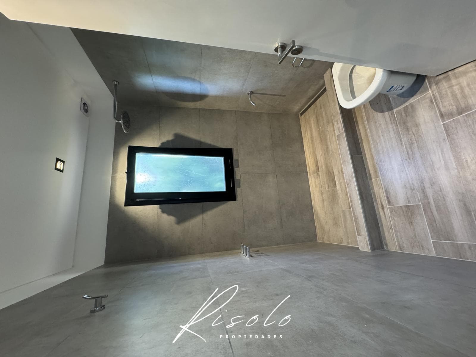 House for Sale, excellent finishes. 3 bedrooms. Office. Pool. Gated Community, Escobar