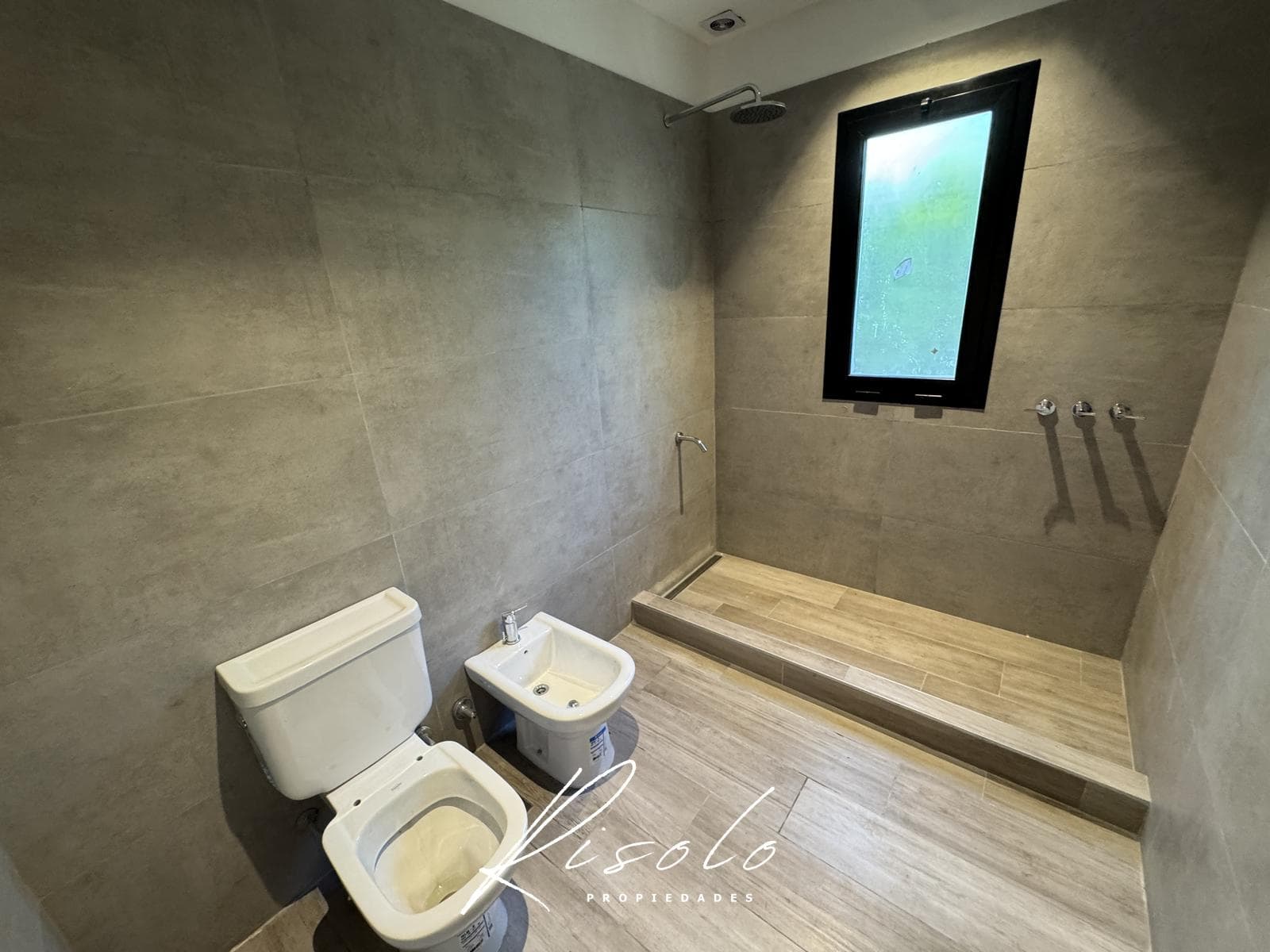 House for Sale, excellent finishes. 3 bedrooms. Office. Pool. Gated Community, Escobar