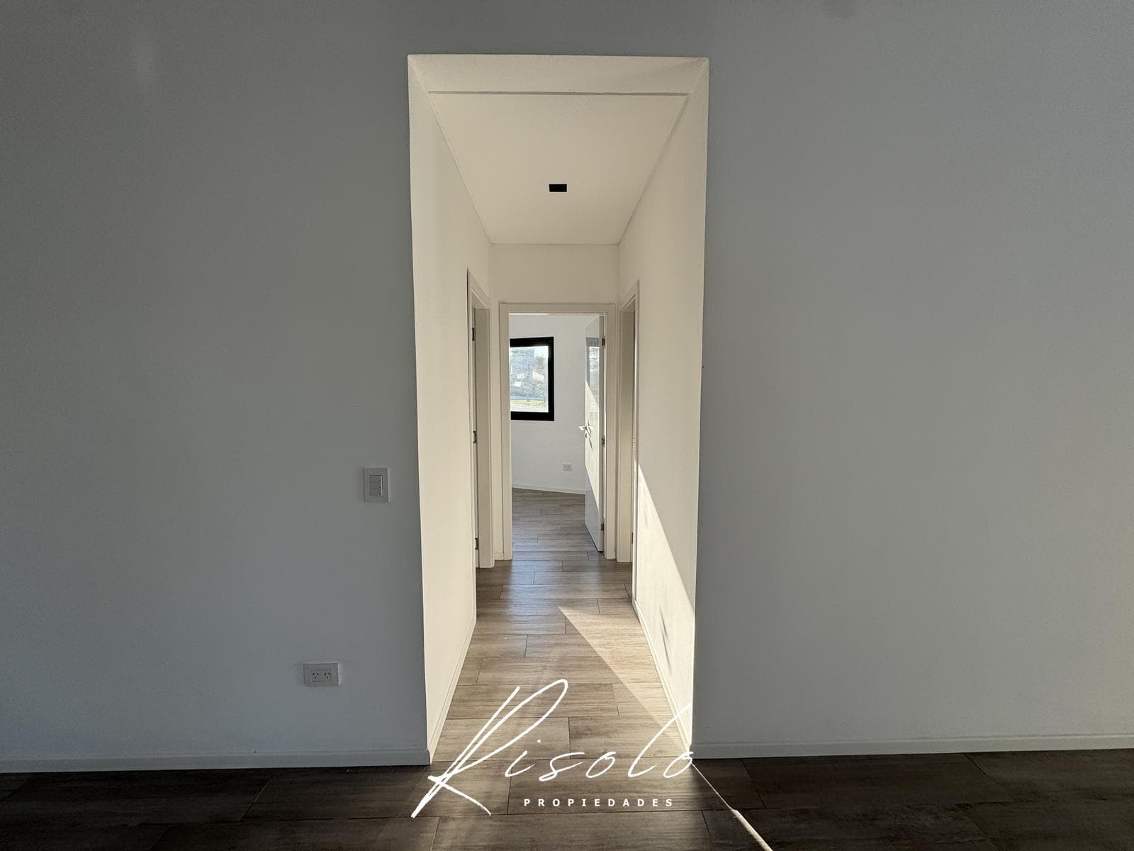 House for Sale, excellent finishes. 3 bedrooms. Office. Pool. Gated Community, Escobar