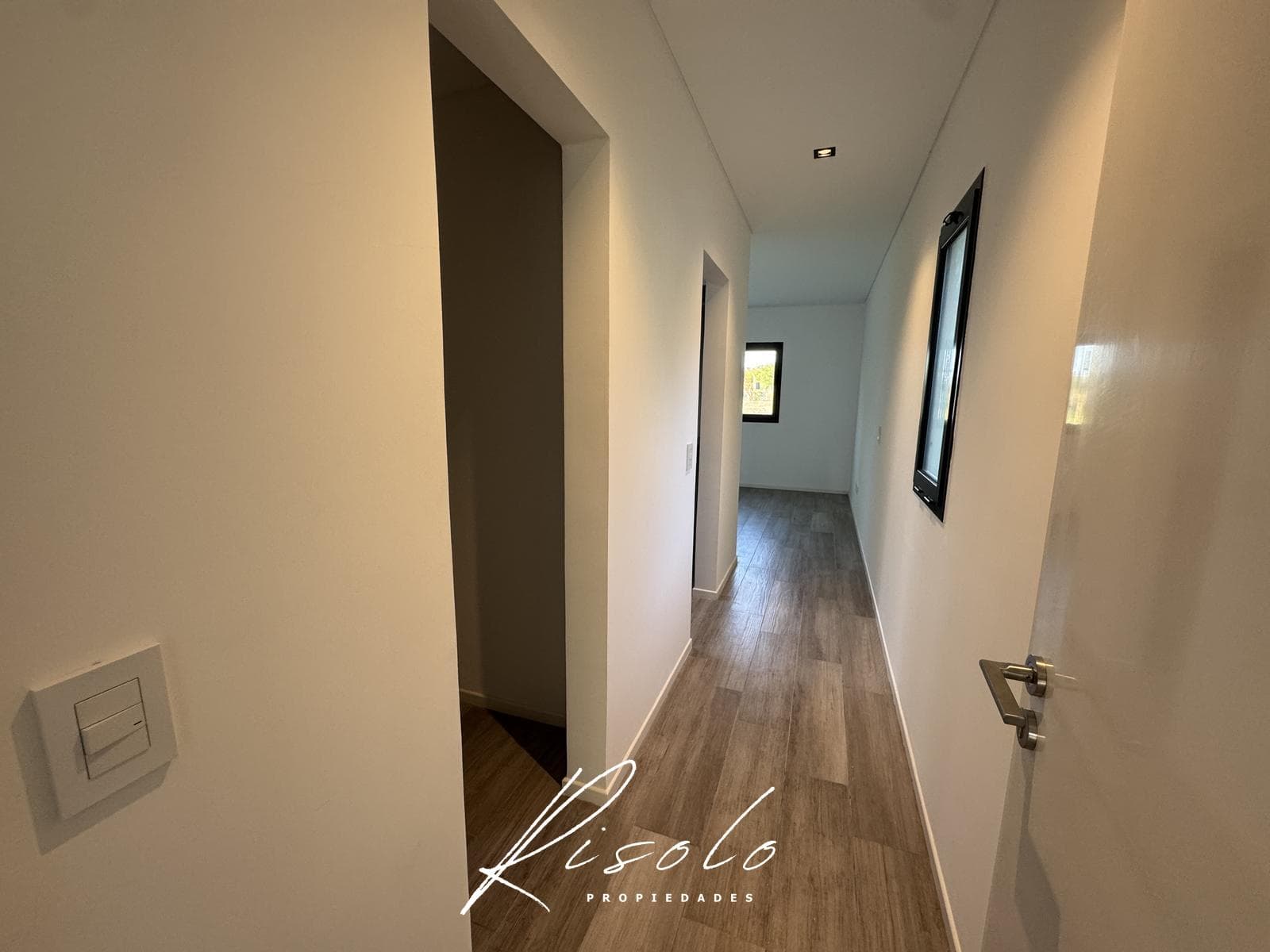 House for Sale, excellent finishes. 3 bedrooms. Office. Pool. Gated Community, Escobar
