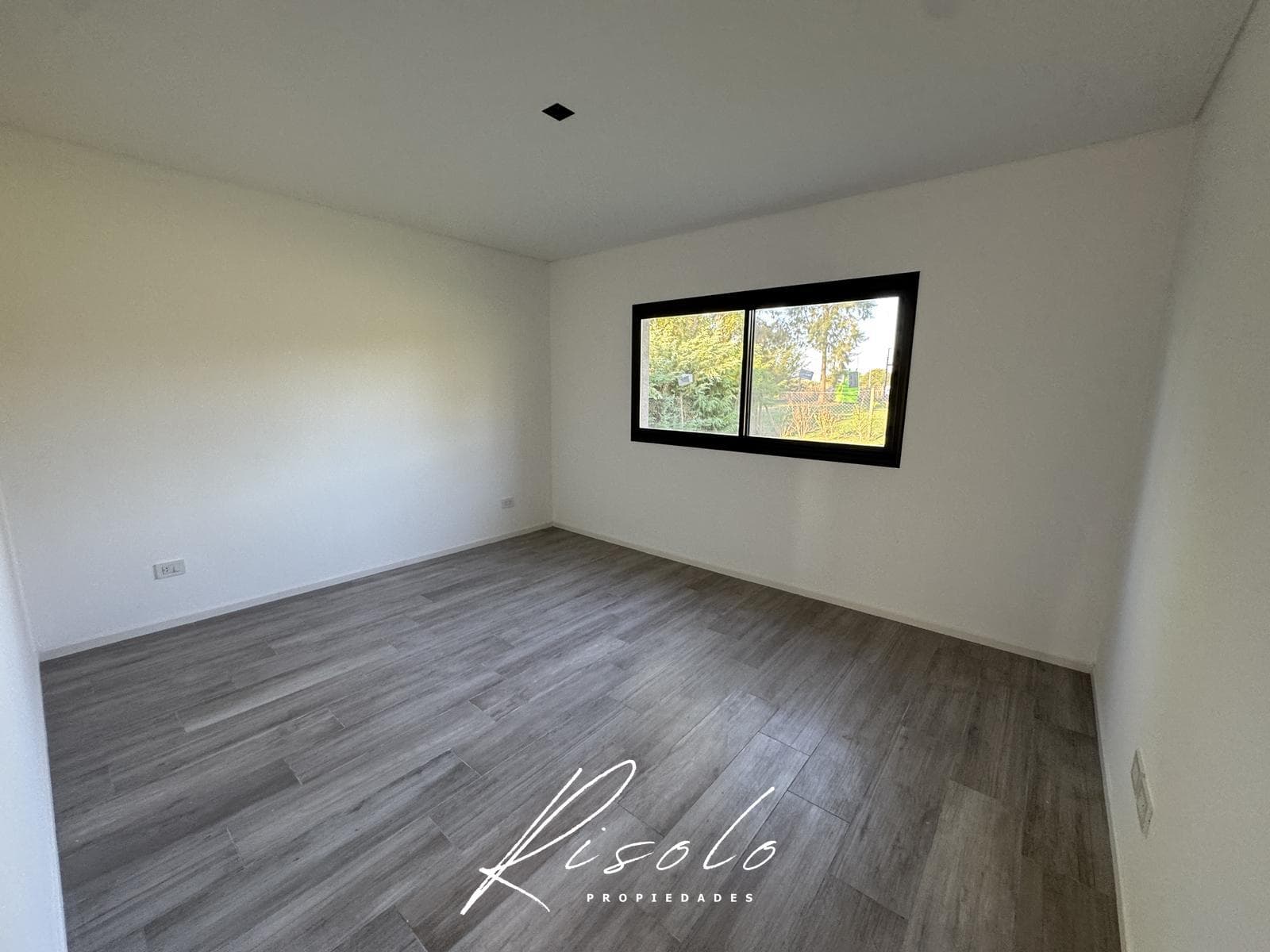 House for Sale, excellent finishes. 3 bedrooms. Office. Pool. Gated Community, Escobar