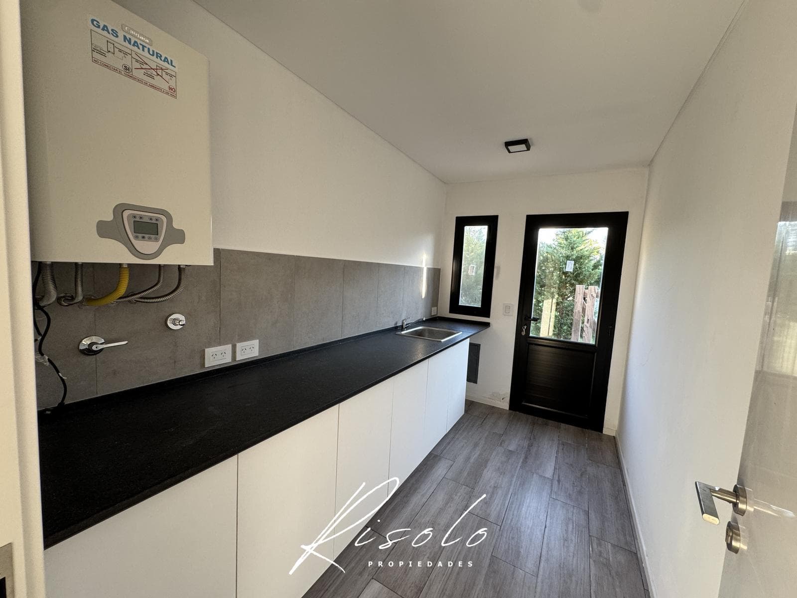 House for Sale, excellent finishes. 3 bedrooms. Office. Pool. Gated Community, Escobar