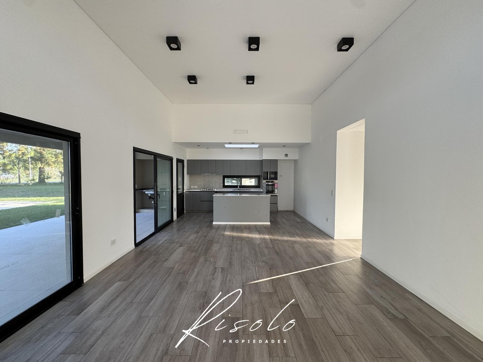 House for Sale, excellent finishes. 3 bedrooms. Office. Pool. Gated Community, Escobar
