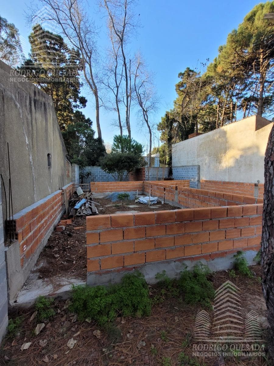 Lot measuring 10 x 20 with approved plans for 2 duplexes | | Excellent Investment |