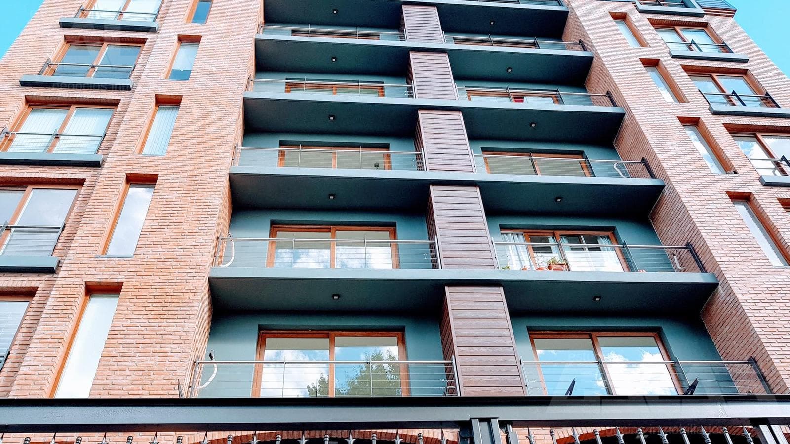 Studio apartment with a balcony and amenities in Los Manzanos, Ituzaingó Norte. Financing available!!!