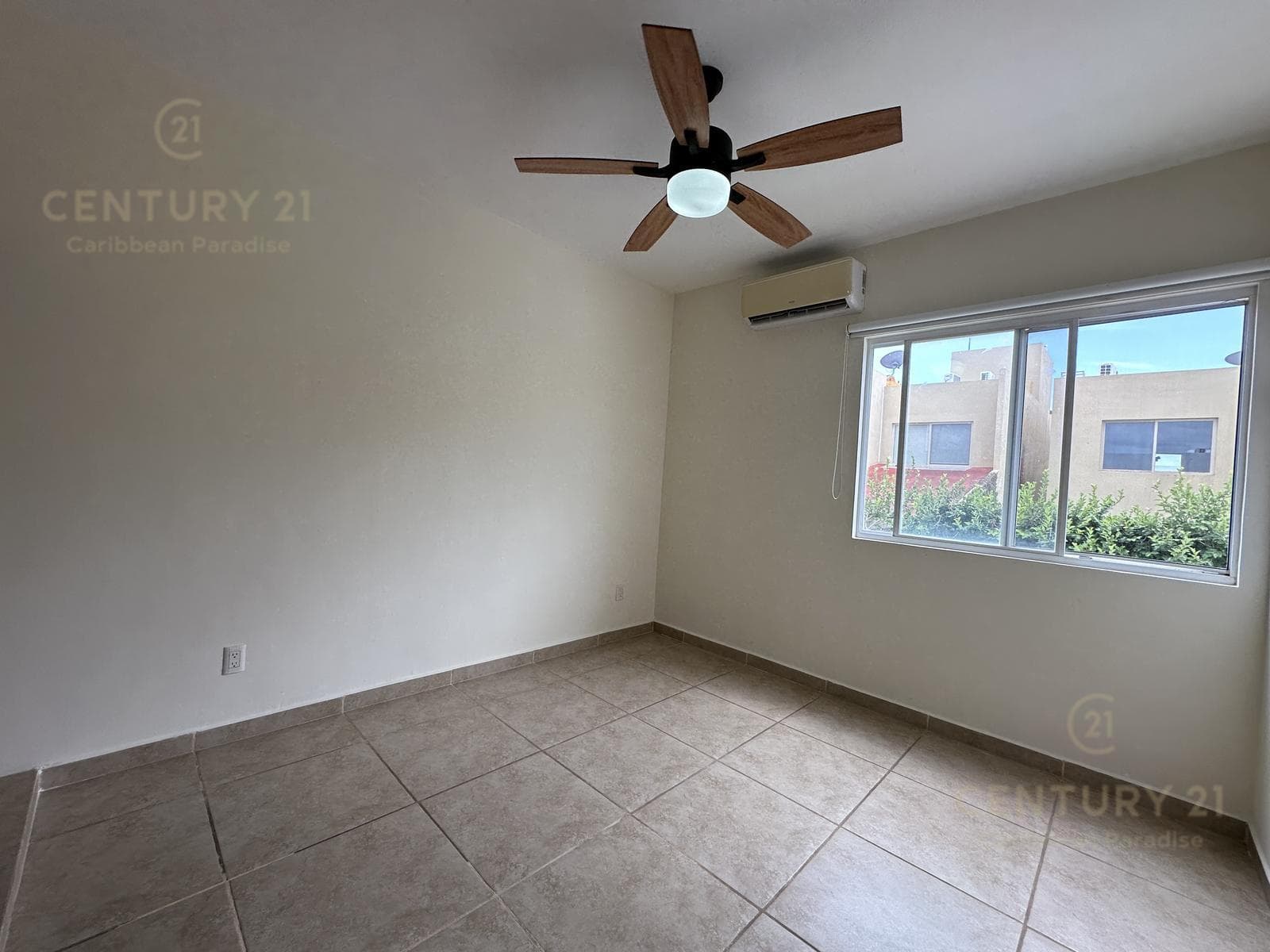 Unfurnished 3-Bedroom, 2.5-Bathroom House for Rent in La Joya
