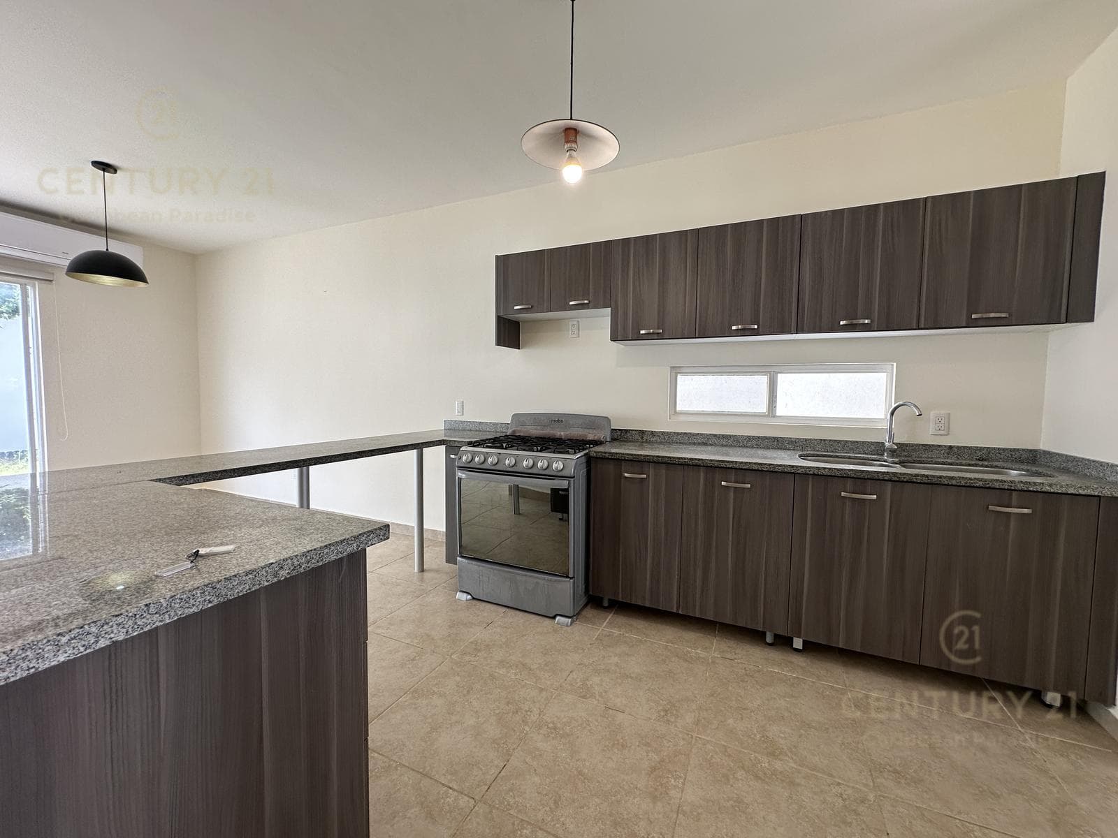 Unfurnished 3-Bedroom, 2.5-Bathroom House for Rent in La Joya