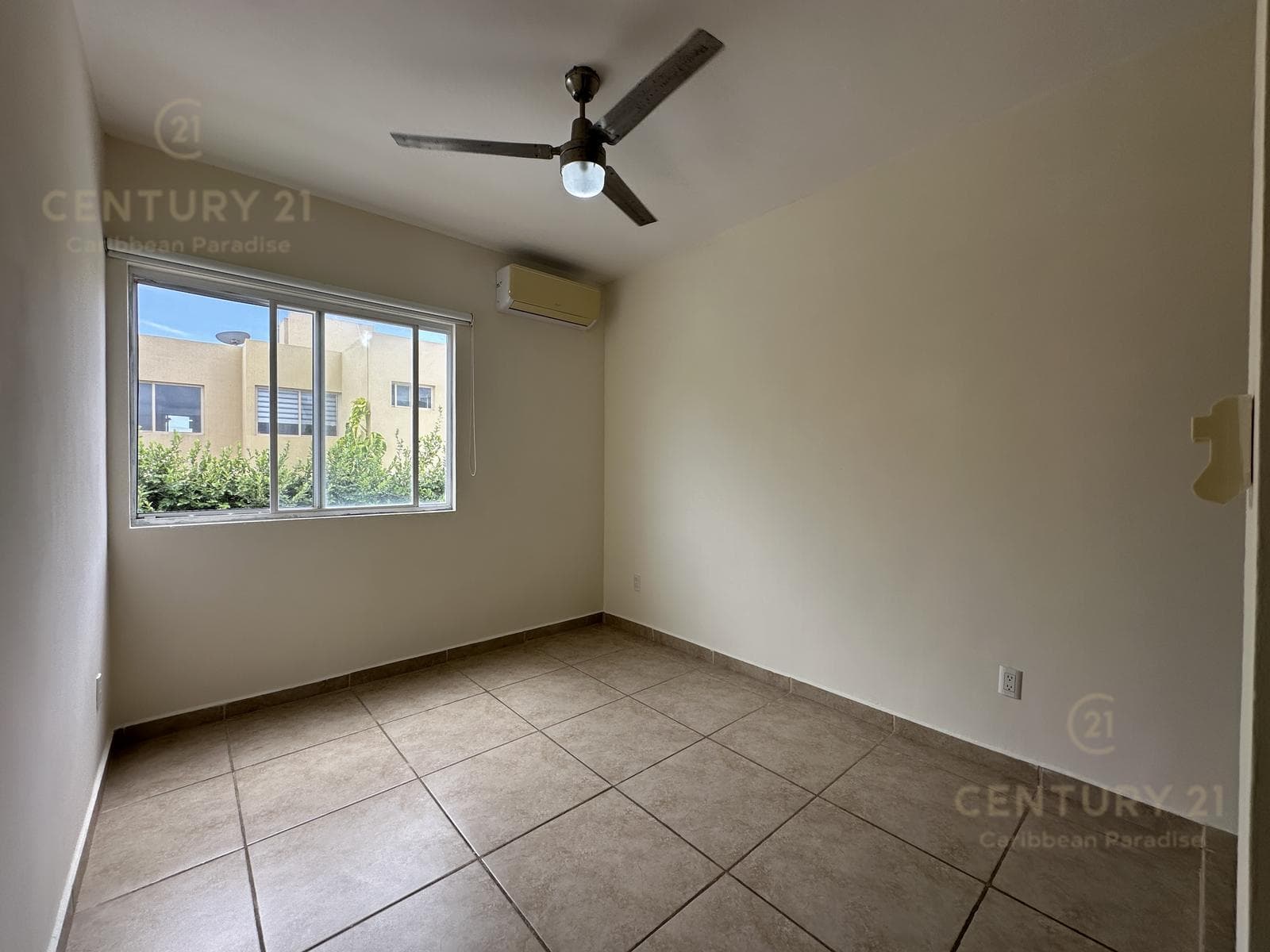 Unfurnished 3-Bedroom, 2.5-Bathroom House for Rent in La Joya