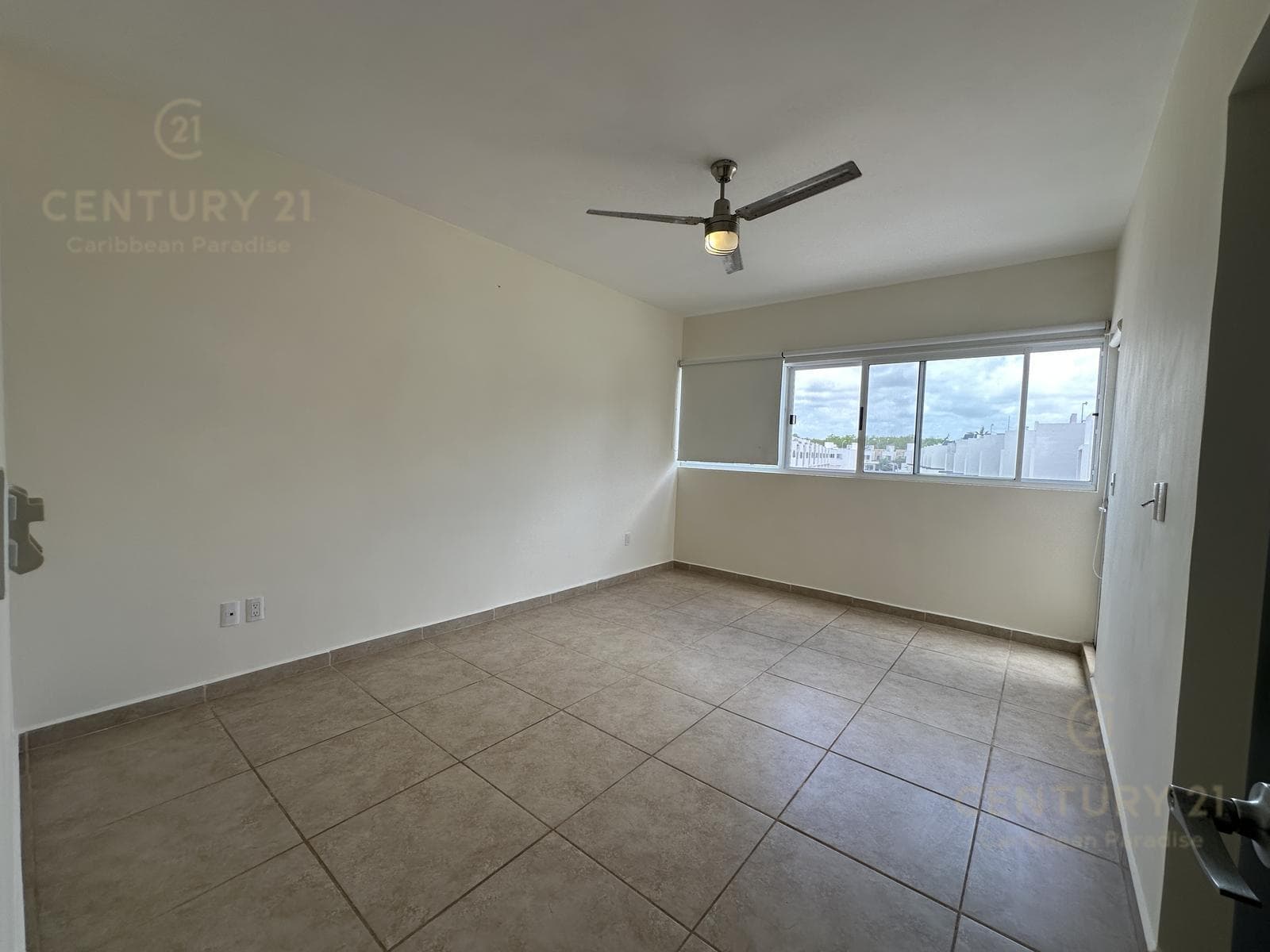 Unfurnished 3-Bedroom, 2.5-Bathroom House for Rent in La Joya