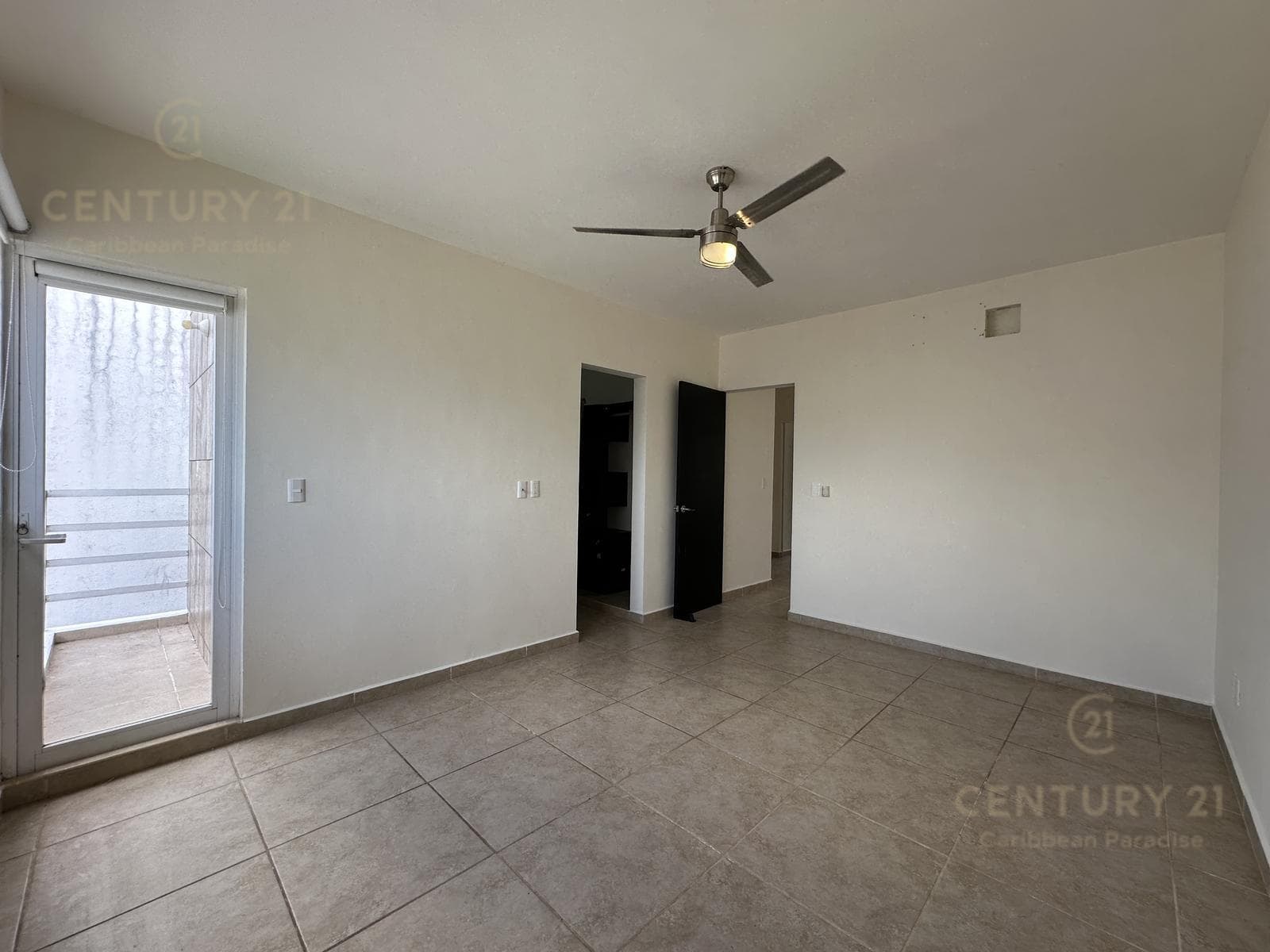 Unfurnished 3-Bedroom, 2.5-Bathroom House for Rent in La Joya
