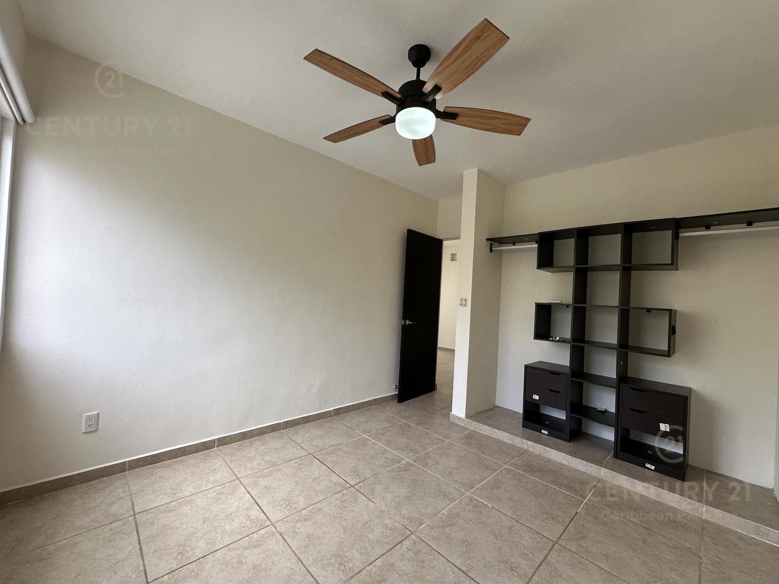Unfurnished 3-Bedroom, 2.5-Bathroom House for Rent in La Joya