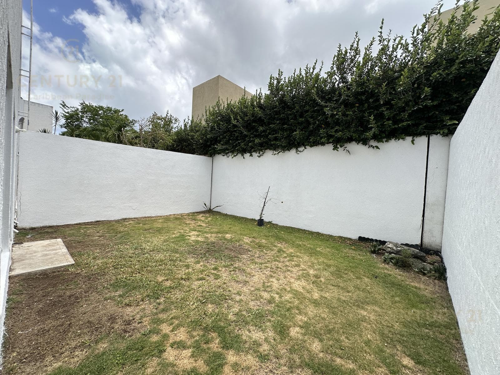 Unfurnished 3-Bedroom, 2.5-Bathroom House for Rent in La Joya