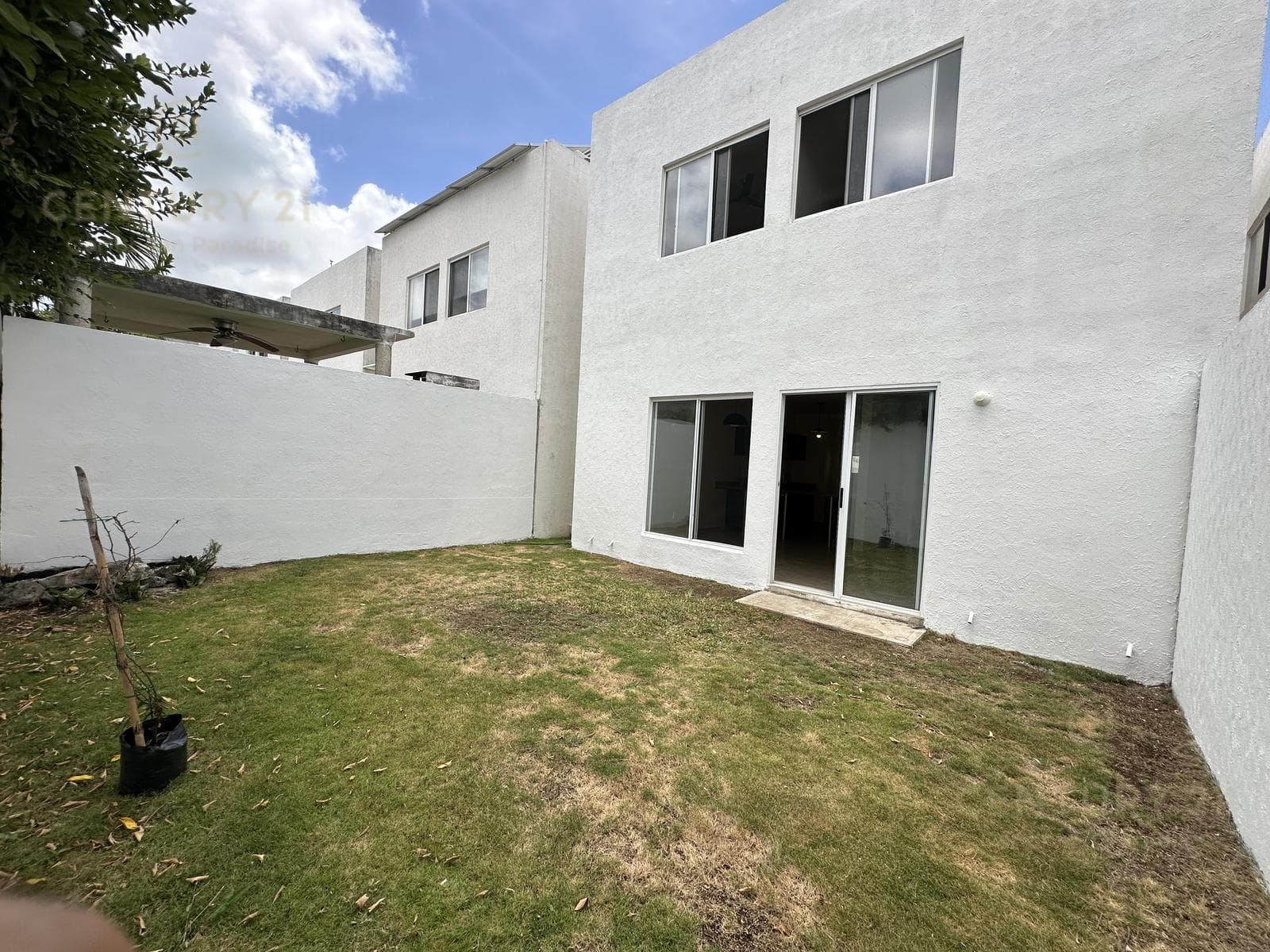 Unfurnished 3-Bedroom, 2.5-Bathroom House for Rent in La Joya
