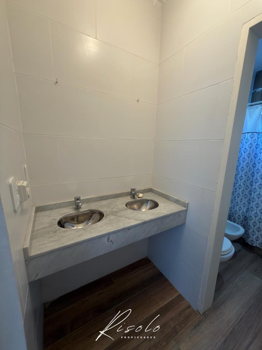 House for Rent, 3 bedrooms. Spacious kitchen and dining room. Lake. Gated Community, Escobar