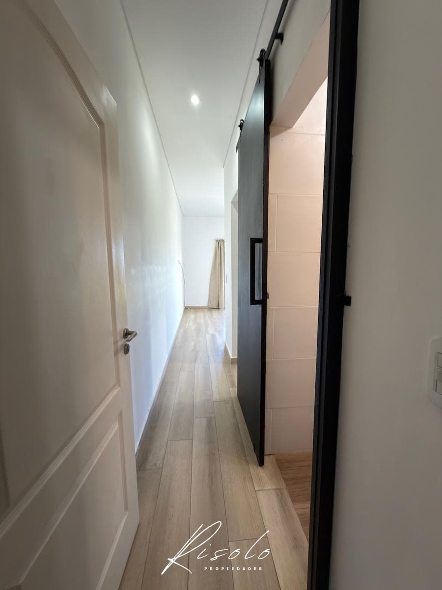 House for Rent, 3 bedrooms. Spacious kitchen and dining room. Lake. Gated Community, Escobar