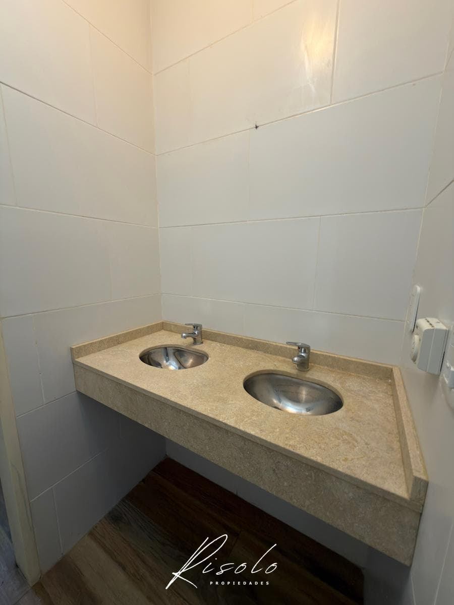 House for Rent, 3 bedrooms. Spacious kitchen and dining room. Lake. Gated Community, Escobar