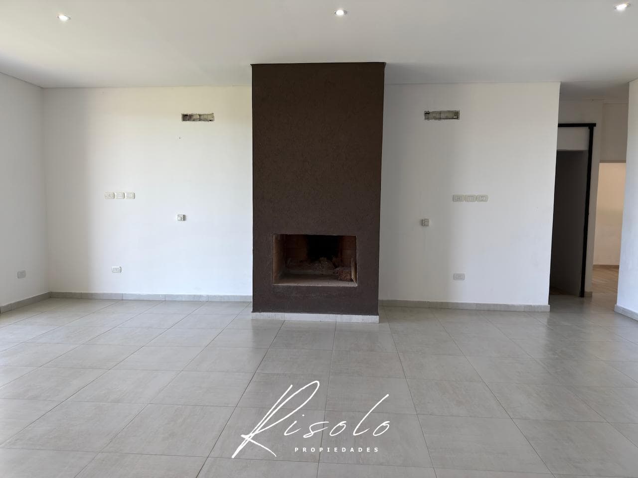 House for Rent, 3 bedrooms. Spacious kitchen and dining room. Lake. Gated Community, Escobar
