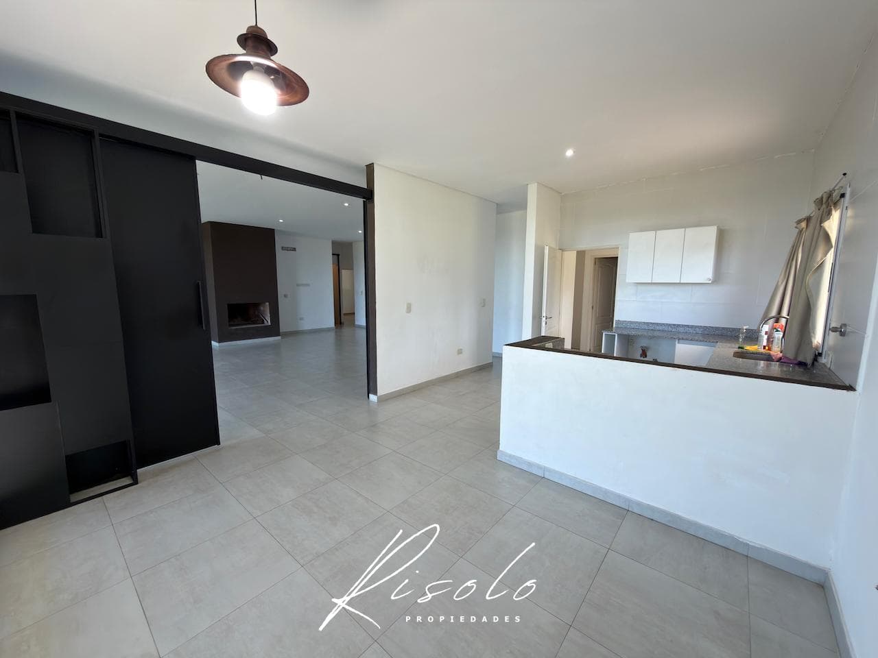 House for Rent, 3 bedrooms. Spacious kitchen and dining room. Lake. Gated Community, Escobar
