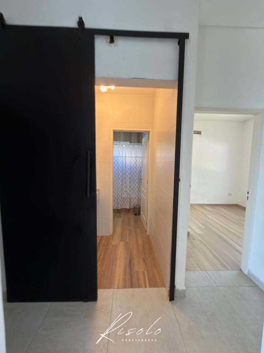 House for Rent, 3 bedrooms. Spacious kitchen and dining room. Lake. Gated Community, Escobar
