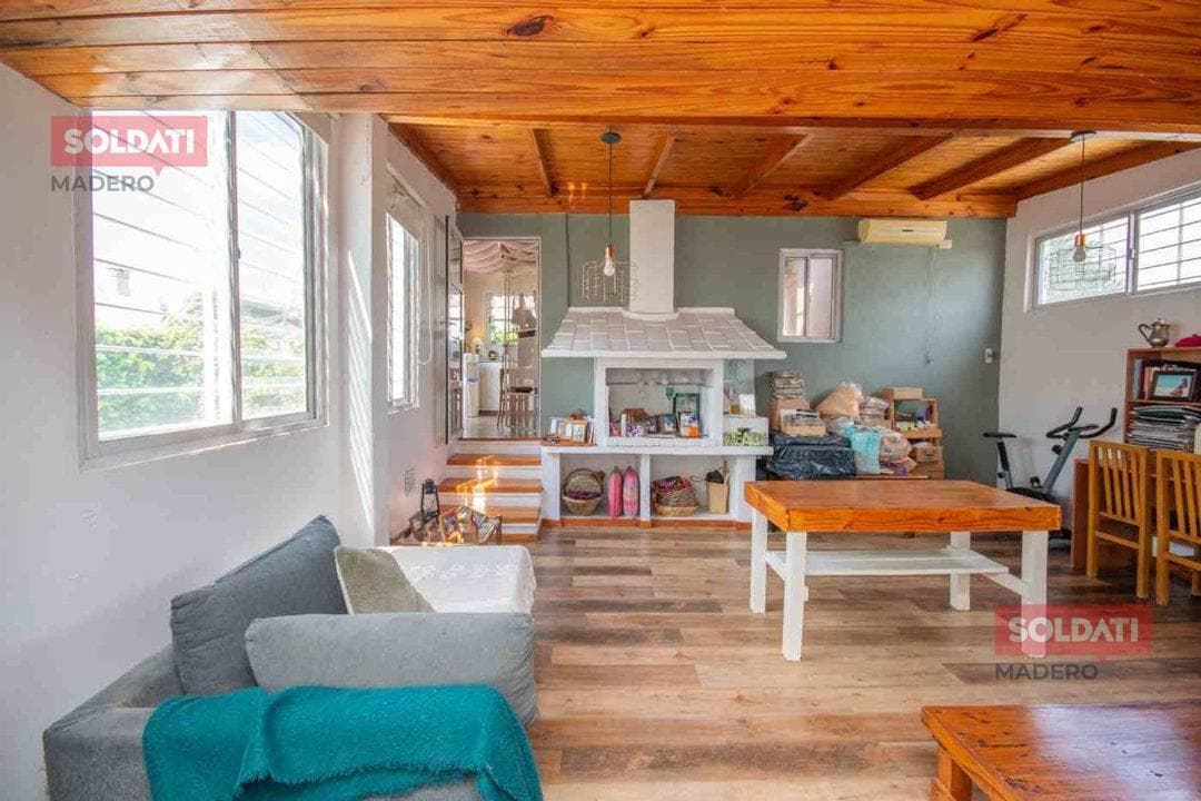 For Sale: 7-room apartment in Parque Avellaneda—ideal for a large family