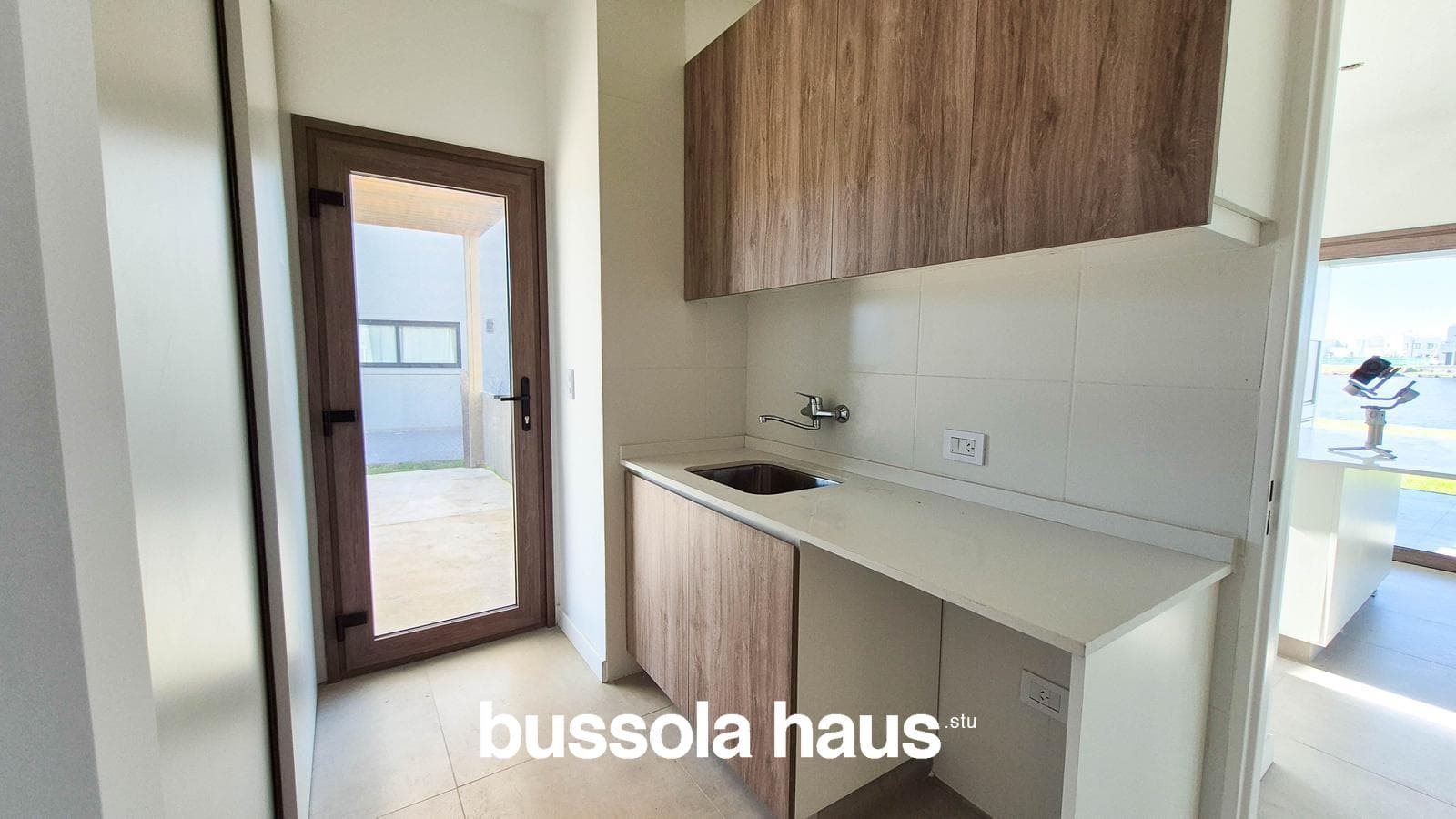 3-Bedroom Lakefront House in SANTA ANA, VILLANUEVA