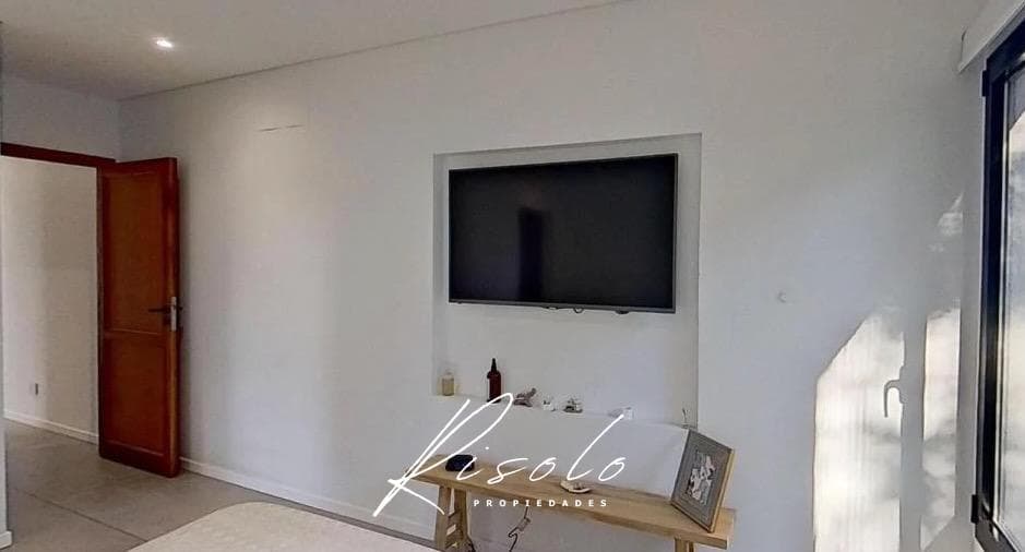 House for Sale with Rental Income. 2 offices. 3 bedrooms. Grill. Pool. Gated Community, Escobar
