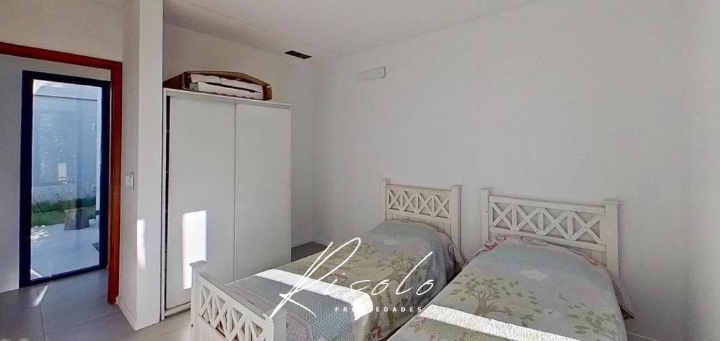 House for Sale with Rental Income. 2 offices. 3 bedrooms. Grill. Pool. Gated Community, Escobar