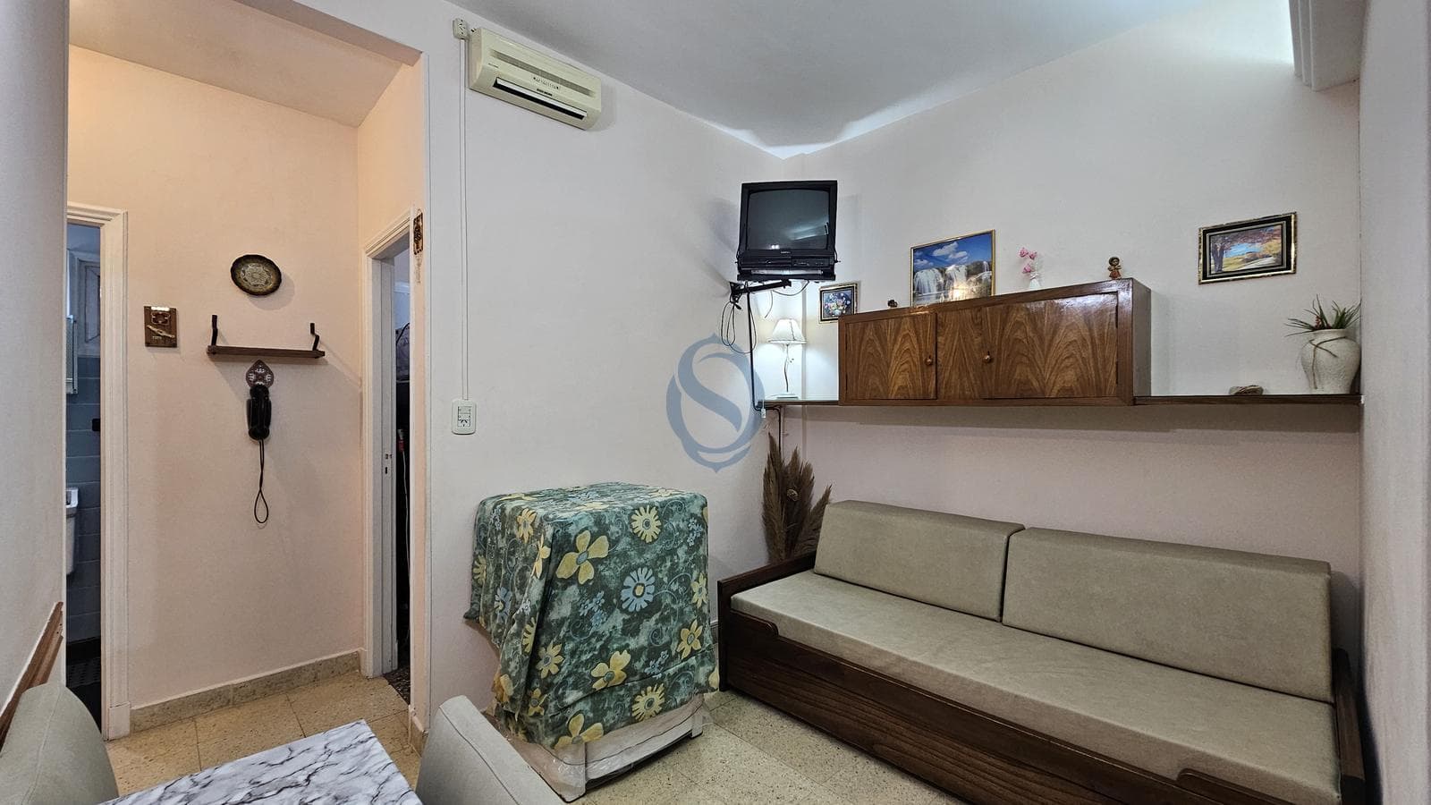 For Sale - Interior Studio Apartment - 1662 Colón Ave.