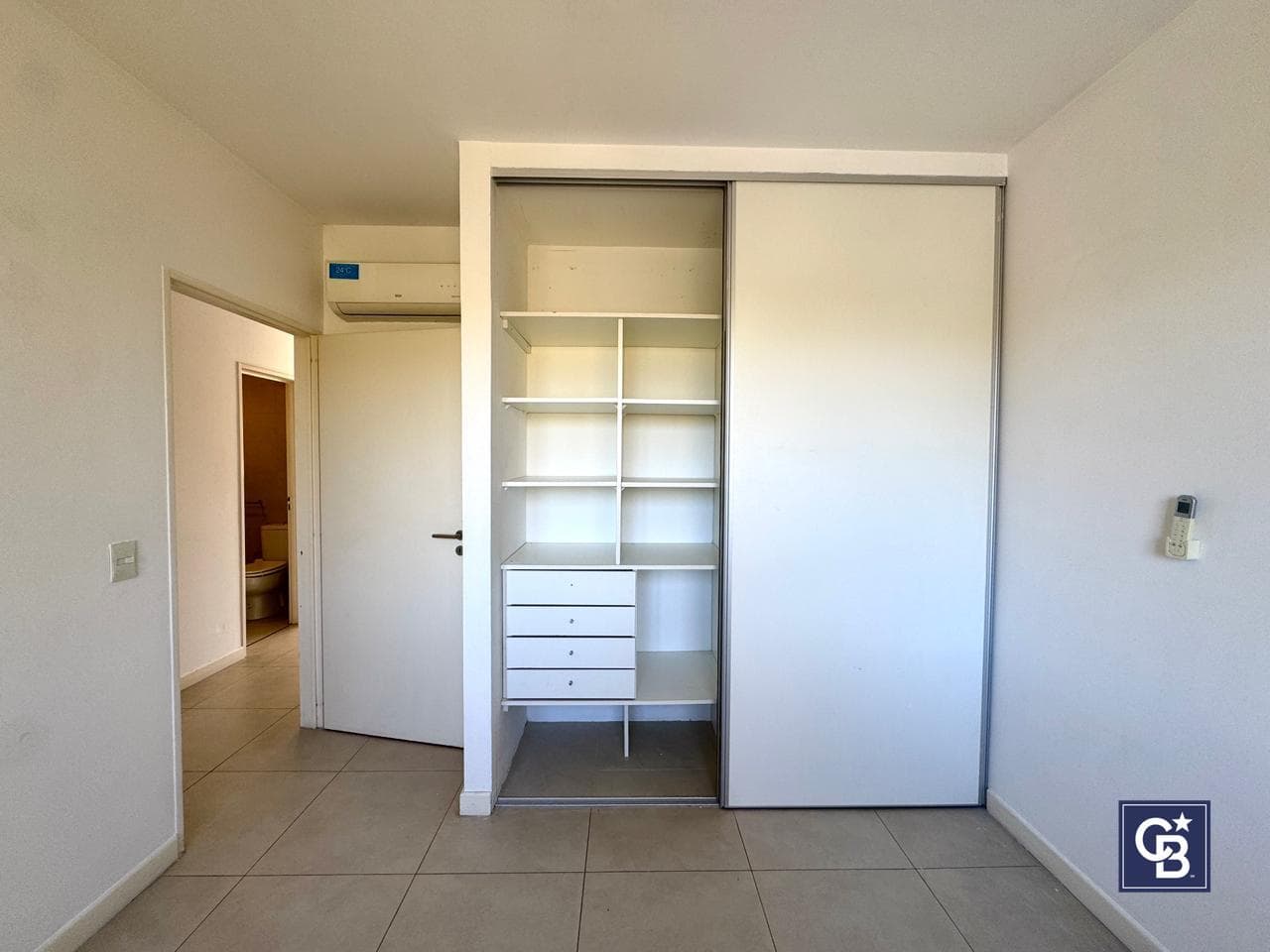 3-room apartment for sale with a balcony and barbecue in downtown Villa del Lago Pilar