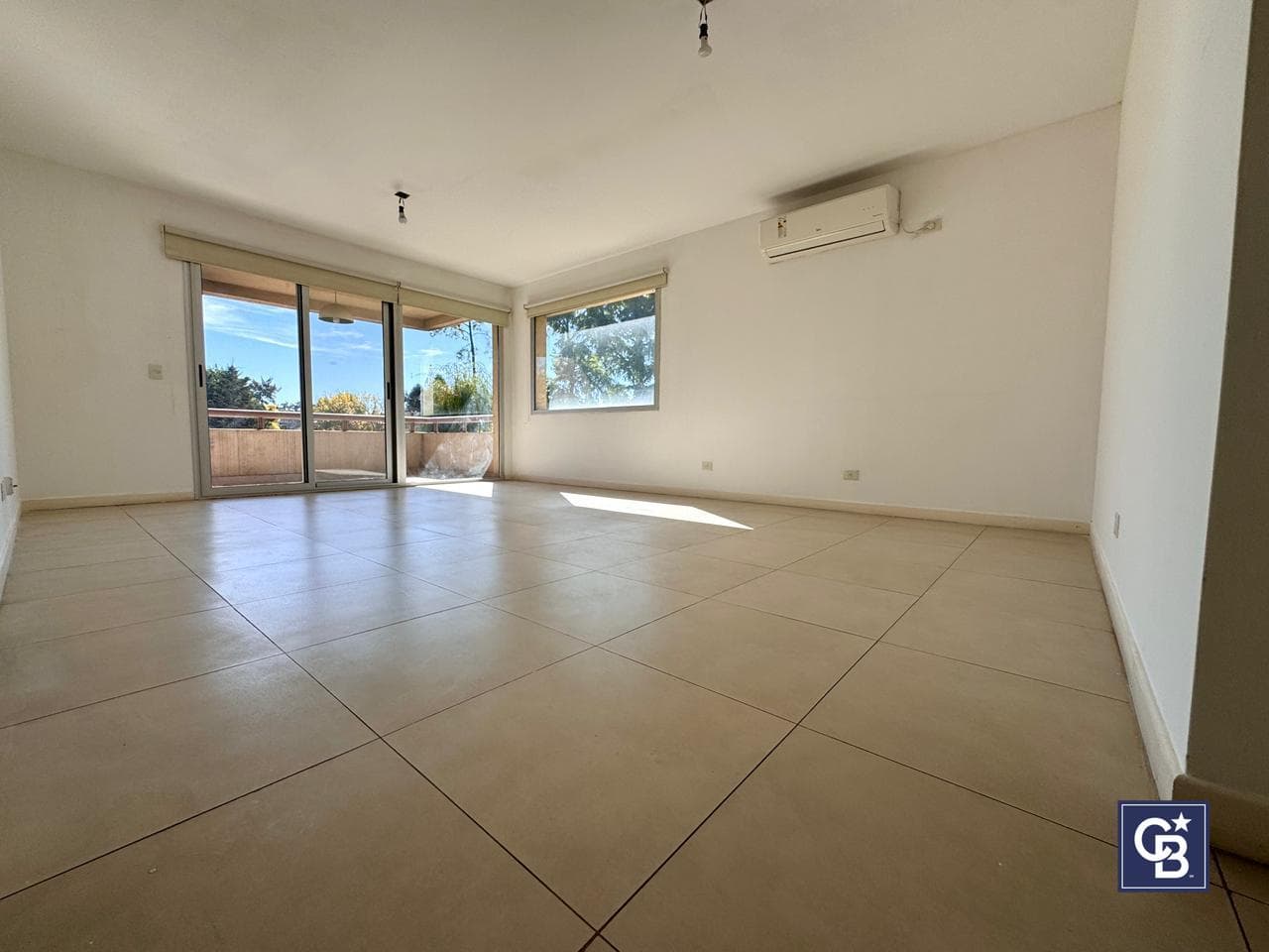 3-room apartment for sale with a balcony and barbecue in downtown Villa del Lago Pilar